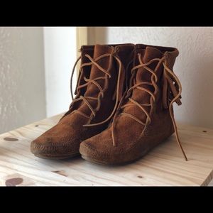 Minnetonka Suede Fringe Boots